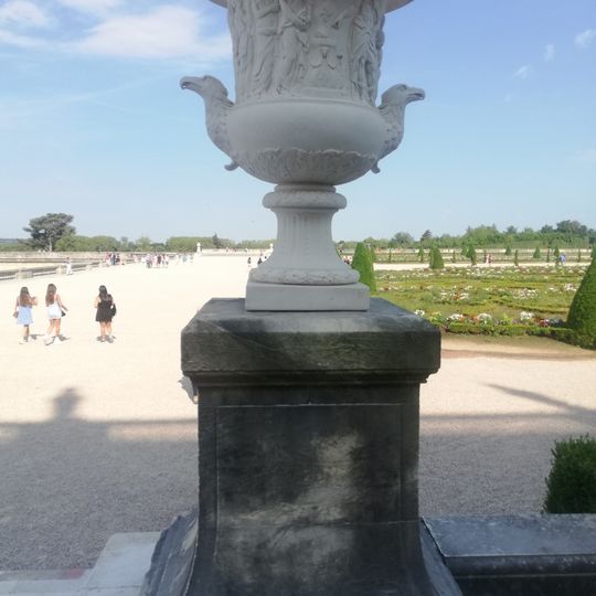 Numa Pompilius confiant aux vestales la garde du feu sacré