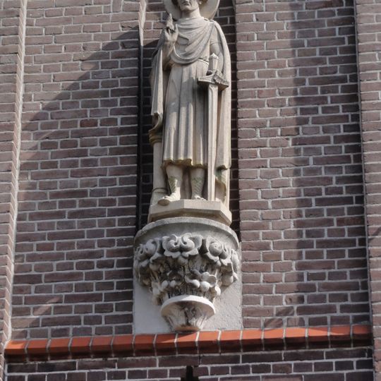 St. Lambertuskerk: doopvont, een St. Eligiusbeeld en een mechanisch torenuurwerk