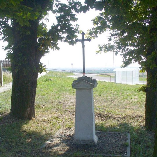 Kříž ve východní části Horních Beřkovic