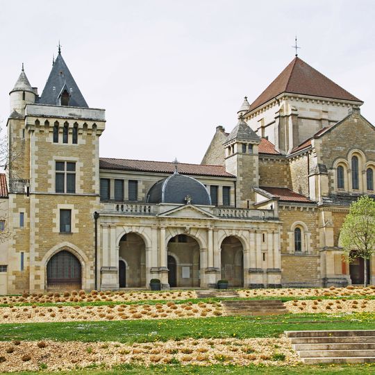 Château et basilique de Fontaine-lès-Dijon