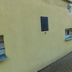 Pamětní deska obětem 2. světové války v Kischově ulici v Praze