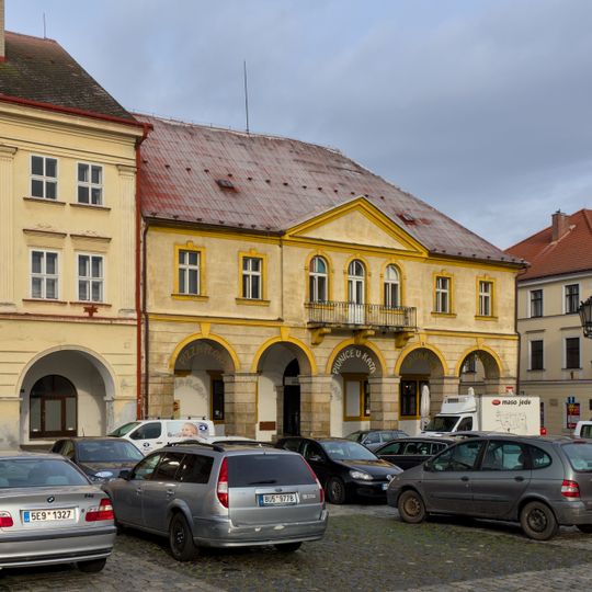 Nová radnice, Harrachovský dům