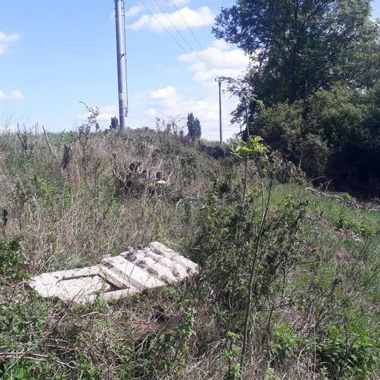 Kříž západně od Dolní Vlkýše