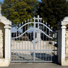 Alberndorf im Pulkautal Friedhofsportal
