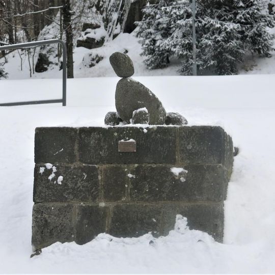 Pomník lachtana Gastona na nábřeží pod zámkem v Děčíně