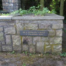 Památník v Holoubkově v parku