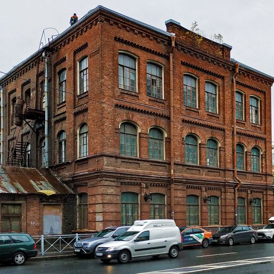 Производственный корпус с водонапорной башней