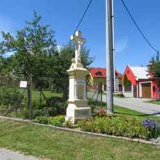 Kříž v Hačkách na rozcestí