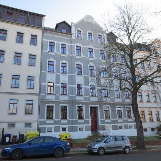 Mietshaus in geschlossener Bebauung mit Vorgarten Hilbersdorfer Straße 48