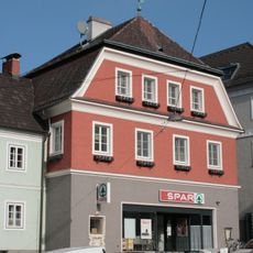 Wohn- und Geschäftshaus