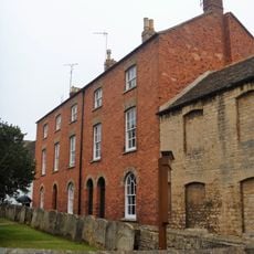 10-12, St George's Square