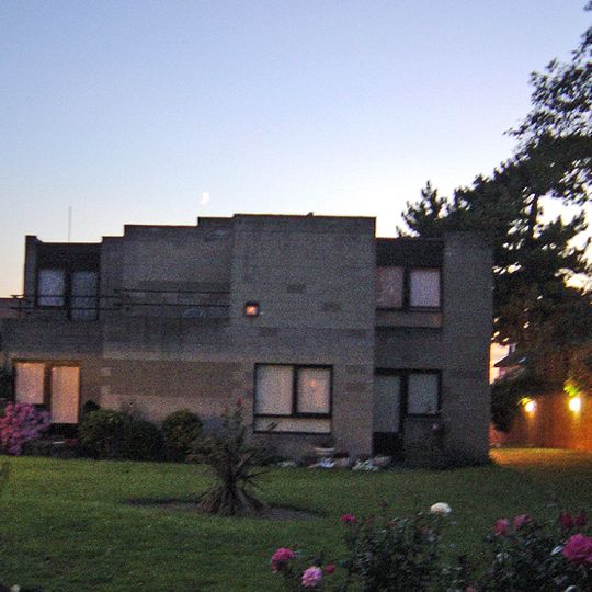 No. 269 Leigham Court Road And Associated Patios, Paved Surfaces And Walls