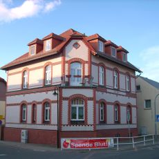 Postgebäude in offener Bebauung Kamenzer Straße 30