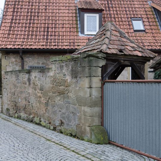 Brunnenhaus mit Pyramidendach