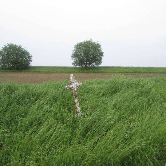 Kříž nad Kozmicemi pod rozcestím
