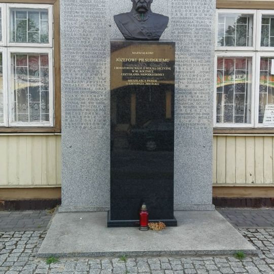 Pionki, Pomnik Marszałka Józefa Piłsudskiego