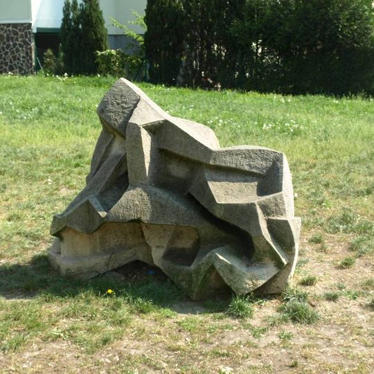 Abstraktní plastika na Táborském nábřeží v Brně