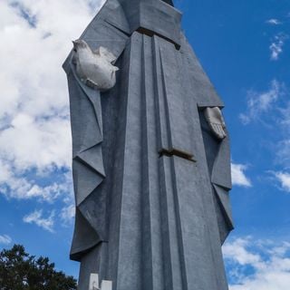 Statue de la Vierge de la Paix