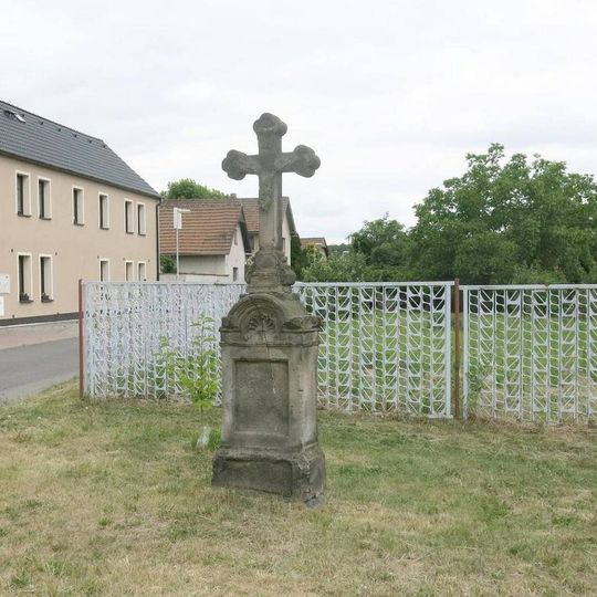 Kříž na rozcestí v Horních Počaplech