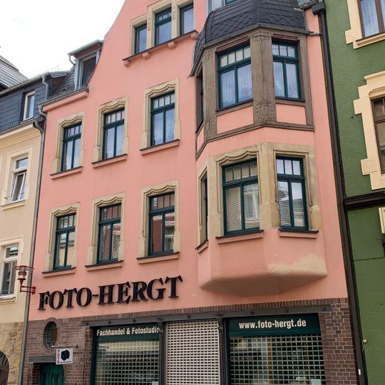 Mietshaus in geschlossener Bebauung Weinkellerstraße 22