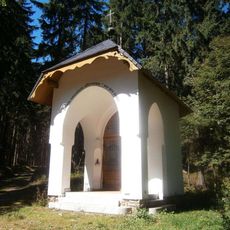 Kaple Panny Marie u Nové Seninky v lese