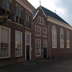 Pand met later gepleisterde puntgevel