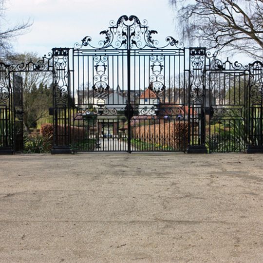 Rowntree Park Memorial Gates