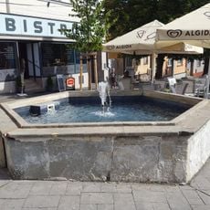 Kašna ve Zbiroze na náměstí