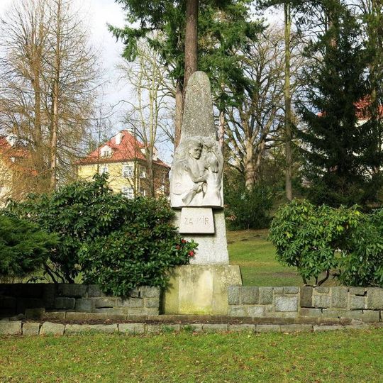 Pomník osvobození v parku v Děčínské ulici v Benešově nad Ploučnicí