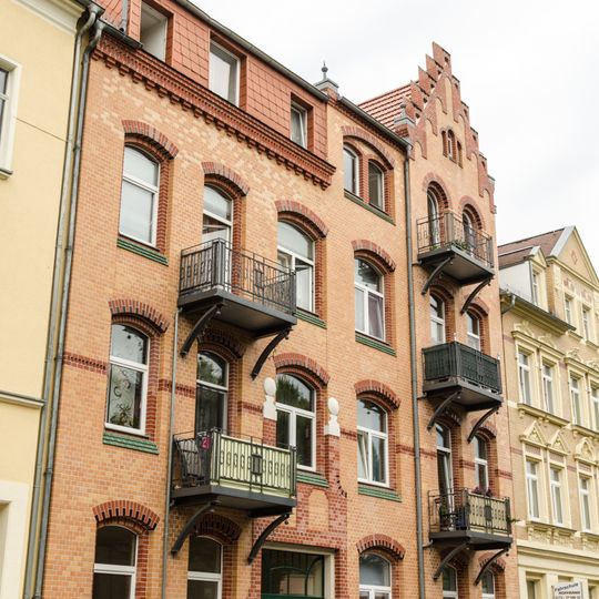 Mietshaus in geschlossener Bebauung Thielestraße 3