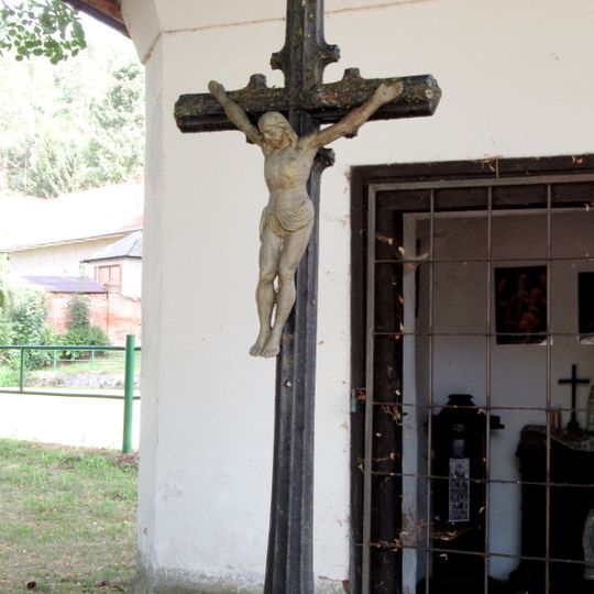Kříž u kaple v Přísednici