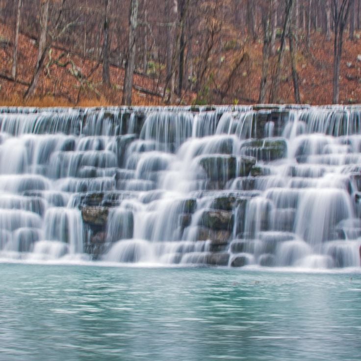 Devil's Den Eyalet Parkı