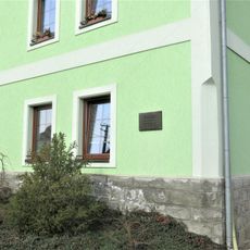 Pamětní deska Jana Slavíka na domě 11 v Šlapanicích