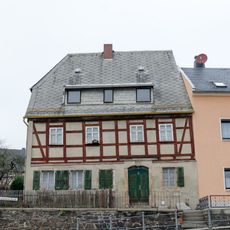 Wohnhaus in halboffener Bebauung Hainichener Straße 1