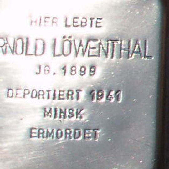 Stolperstein en memoria de Arnold Löwenthal