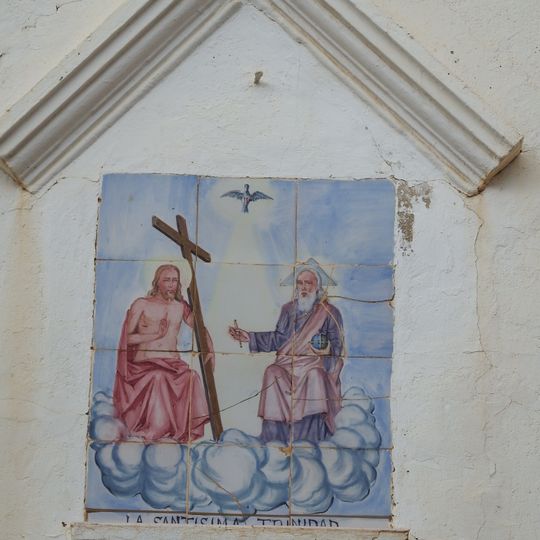 Ceramic panel of la Trinity at carrer 21 Las Cruces street, Villar del Arzobispo