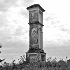 Gomila Beli križ, Grad