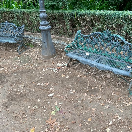 Conjunto de Bancos de forja de los Jardines de la Bomba