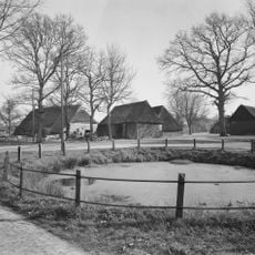 Schuur met schaapskooi en onderschoer