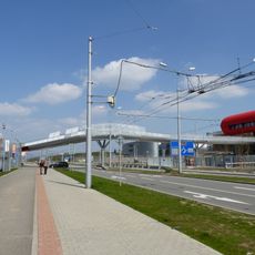 Lávka přes ulici Netroufalky