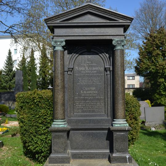 Grabmäler auf dem Stadtteilfriedhof