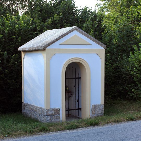 Výklenková kaplička v Kunějově