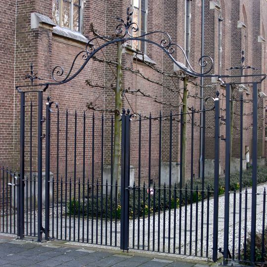 Toegangshek van het rooms-katholieke kerkcomplex St. Laurentiuskerk