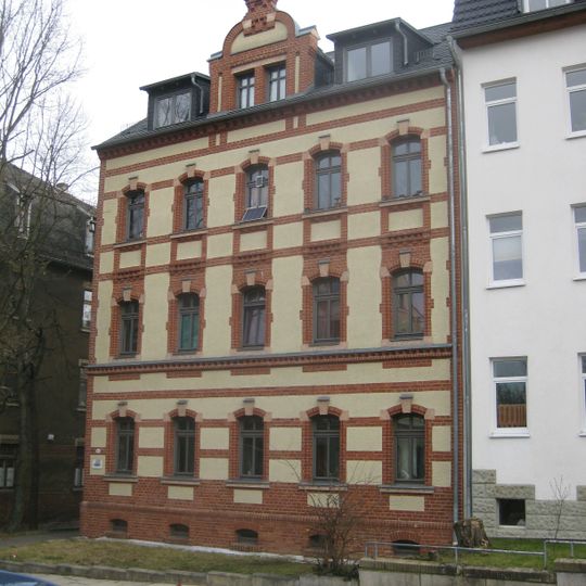 Mietshaus in halboffener Bebauung mit Vorgarten Chopinstraße 47
