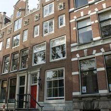 Pand met halsgevel met 2 oeils-de-boeuf