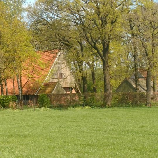 Tot zomerhuisje verbouwd en gerestaureerd vakwerkboerderijtje