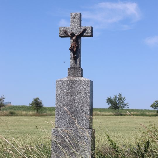Kříž u silnice východně od Smrku