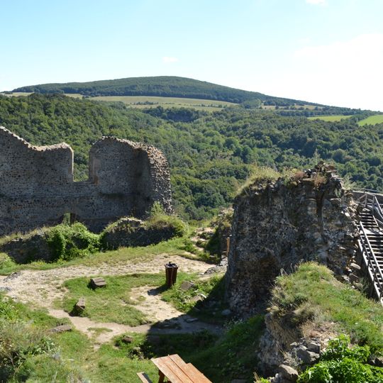 Hrad Šomoška, nádvorie hradné I.