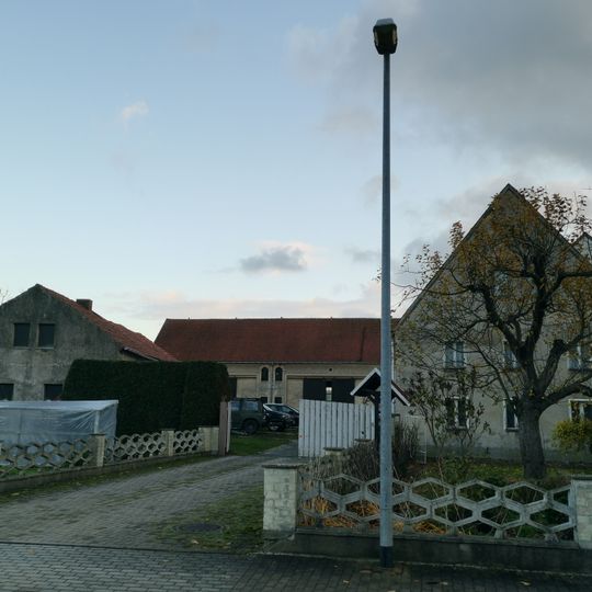 Wohnstallhaus und Scheune eines Dreiseithofes Zum Großteich 7