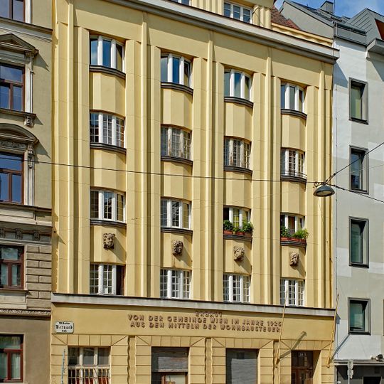 Gemeindebau Bernardgasse 38